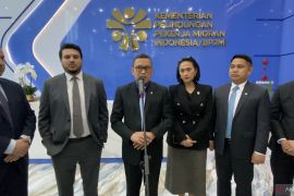 Serba-serbi respons pemangku kepentingan tanggapi tren #KaburAjaDulu