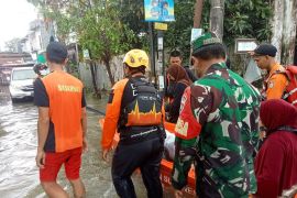 DMC dan Dompet Dhuafa Sulsel sisir penyintas banjir di belasan kecamatan terdampak