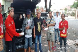 Sabana Atmojo lanjutkan tradisi berbagi jelang Ramadhan di Banjarmasin