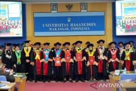 Unhas kukuhkan empat guru besar dari berbagai bidang keilmuan