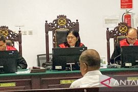 Hakim Tipikor Ambon tolak eksepsi tim PH mantan Wali Kota Ambon Richard Louhenapessy