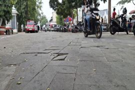 Pemkot Cimahi membangun jalur khusus pejalan kaki di kawasan Alun-alun