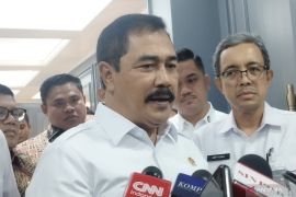 Menteri Imipas sebut perjalanan luar negeri masih normal terkait #KaburAjaDulu