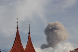 Gunung Marapi Sumbar kembali erupsi Rabu pagi