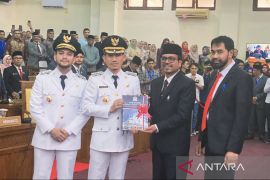 Gubernur Aceh minta semua kedai tutup saat azan