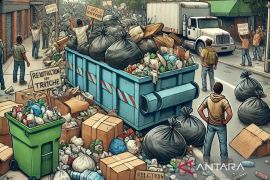 Mayoritas petugas kebersihan Mukomuko mogok, sampah menumpuk akibat gaji tertunda