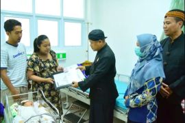 Sembilan bayi lahir di HUT Pacitan terima dokumen kependudukan gratis