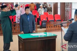 Unand lantik Charles Simabura sebagai Kaprodi Doktor Hukum