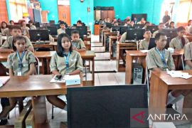 Unpatti bersama Pemkot beri literasi digital pada pelajar di Ambon kesadaran bermedsos