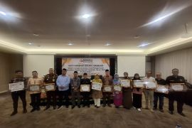 Bawaslu Kota Solok beri penghargaan atas dukungan pengawasan Pilkada
