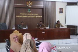 Kinerja penyuluh pertanian di Kuningan ditingkatkan via sertifikasi surveilans