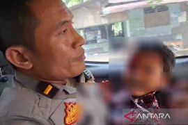 Korban laka, Kanit Patroli Satlantas Polres gendong pelajar SD ke RSUD Sibuhuan