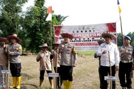 Kapolres HSS tanam jagung dukung ketahanan pangan Presiden Prabowo