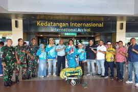 Atlet paralayang Sumbar Abdurrahman Hidayat meraih dua gelar dalam kejuaraan paragliding di Thailand