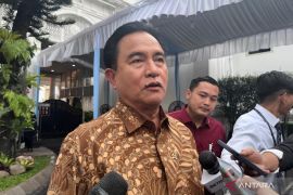 Hasto ditahan, Menko Yusril sebut hormati keputusan KPK