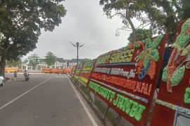 Usaha karangan bunga SMK 5 Jambi dapat berkah pelantikan kepala daerah