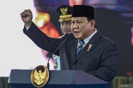 Prabowo urges regional heads to prioritize people's interests