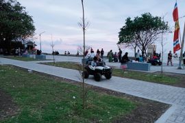 Kunjungan Pantai Ampenan Mataram capai 1.000 orang akhir pekan