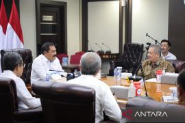 Menteri Imigrasi dapat manfaat pensiun dari Asabri