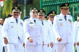 Bupati Barru Ina Kartika dilantik kenakan baju karya penjahit lokal