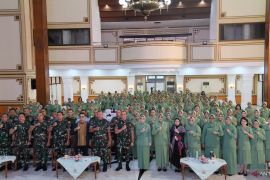 CEO Baba Rafi Hendy Setiono berikan materi UMKM pada HUT Persit