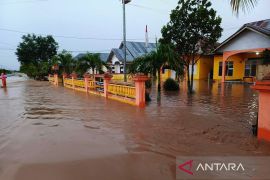  Banjir rusak tanggul sepanjang 30 meter di Boalemo