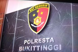 Polisi Bukittinggi tangkap oknum penyanyi diduga lakukan penipuan