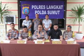 Polres Langkat amankan 14 mobil rental. tersangka masih dalam pengejaran petugas