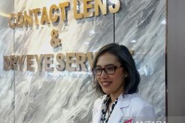 Waspada "lupa berkedip" dengan tingginya waktu tatap layar, ini kata dokter