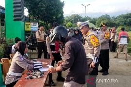 Puluhan pelajar dan orang tua murid terjaring operasi keselamatan di Palas