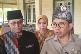 Menbud Fadli Zon tinjau Istana Kadriah Pontianak agendakan pemugaran