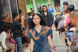 Samuel Wattimena inisiasi peragaan busana Kampung Bustaman Semarang