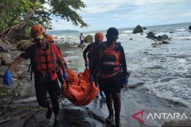 3 hari hilang di laut, Tim SAR temukan jasad nelayan di Pantai Karang Daeu Sukabumi