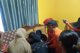 Tim SAR evakuasi anak hilang terbawa arus permandian di Wakatobi