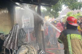 Enam rumah di Medan perjuangan terbakar, diduga akibat kompor gas meledak