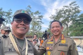 Satono minta doa masyarakat Sambas agar diberikan kemudahan dalam retreat kepala daerah