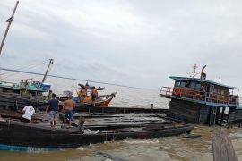 Kapal pengangkut 170 ton kelapa karam di perairan Tanjabtim Jambi