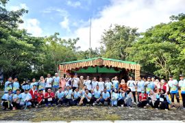 Peserta HPSN di Gorontalo olahraga lari dan memungut sampah