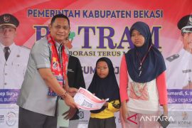 Wakil Bupati Bekasi buka kegiatan layanan publik Botram desa