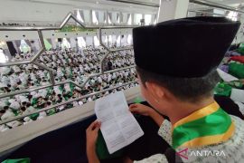Pelafalan huruf hijaiyah bersama 3.230 santri Roudloh Tarbiyatil Qur'an catat rekor Muri