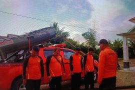 Basarnas Pasaman turunkan tim cari warga terseret ombak