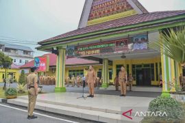 Harry Pahlevi Harahap pimpin apel gabungan di hari pertama kerja