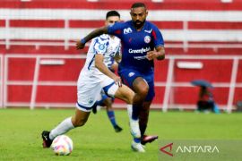 Kondisi lapangan disebut sebabkan Arema gagal kalahkan PSIS