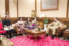 Wabup Badung dialog dengan kelompok pemuda saat hari pertama bertugas