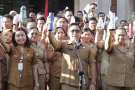 Pemkab Buleleng wajibkan ASN pakai tumbler kurangi sampah plastik