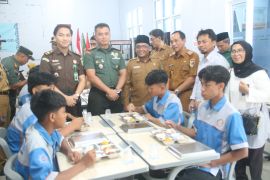 Dandim 0429 Lamtim hadiri "launching" program MBG di Kecamatan Sekampung