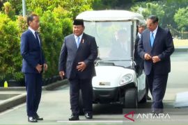 Prabowo, SBY, dan Jokowi tiba naik mobil buggy di Peluncuran Danantara