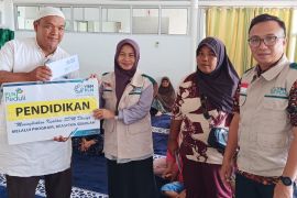 Sambut Ramadan, YBM PLN UP3 Padang Berbagi Kebahagiaan Kepada 17 Mustahik