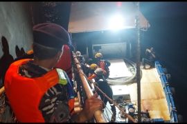 Tim SAR evakuasi WNA Filipina sakit saat berlayar di perairan Merak