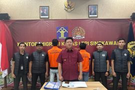 Imigrasi Singkawang-Kalbar deportasi dua WNA asal Malaysia